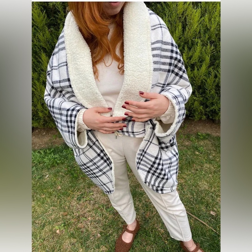 SABRINA LAUREN NEW YORK | Plaid & Faux Sherpa Wrap Coat (Cream/Pink/Grey) - Picture 7 of 7